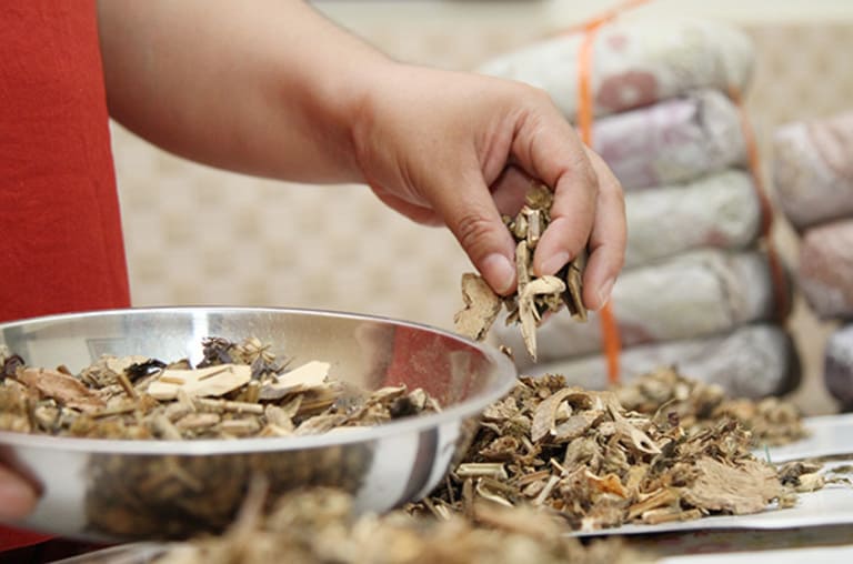 CHỮA VIÊM BAO QUY ĐẦU BẰNG ĐÔNG Y CÓ HIỆU QUẢ KHÔNG? 2 Chữa viêm bao quy đầu bằng Đông y