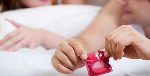 Dùng bao cao su tránh thai an toàn