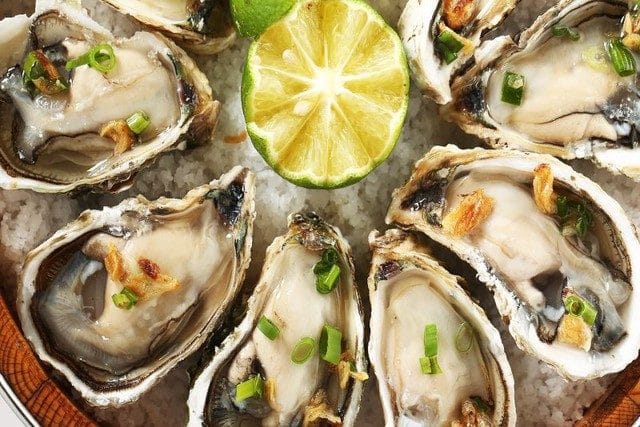 CHỮA RỐI LOẠN CƯƠNG DƯƠNG BẰNG CÂY THUỐC NAM TẠI NHÀ 2 Ăn hàu giúp chữa rối loạn cương dương