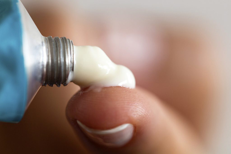 NONG BAO QUY ĐẦU: 7 ĐIỀU CHA MẸ CẦN BIẾT 5 nong bao quy dau ket hop thuoc boi