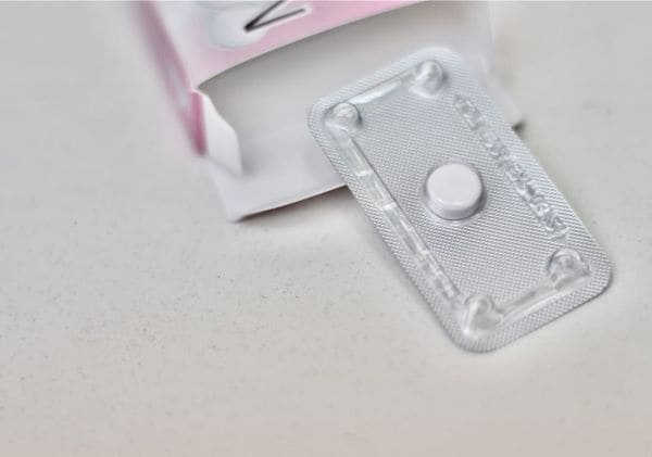 Bác sĩ trả lời câu hỏi - Uống thuốc tránh thai khẩn cấp có hại không?