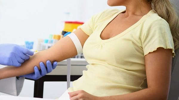 xét nghiệm máu để biết có thai hay không