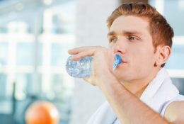 viem-duong-tiet-nieu-nam-nen-an-gi-kieng-gi