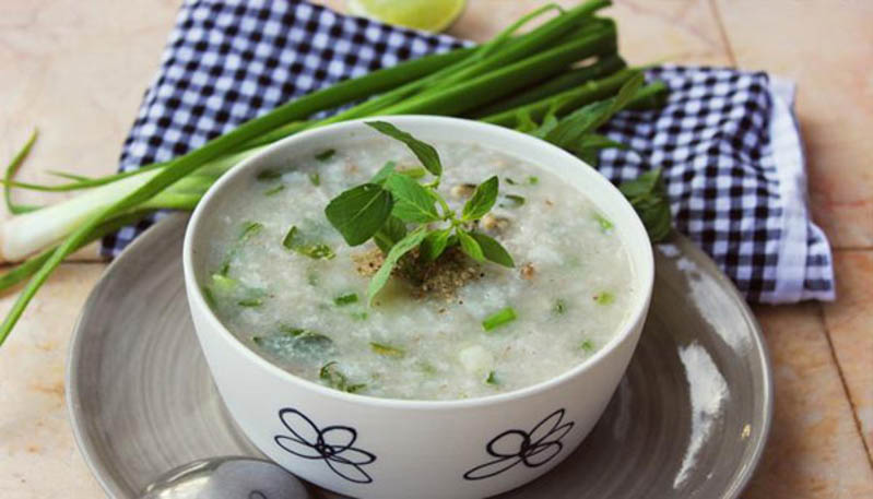 10+ TÁC DỤNG CỦA HÀNH LÁ VỚI ĐÀN ÔNG 6 1691 post cach nau chao hanh giai cam ha sot hieu qua thom ngon 2