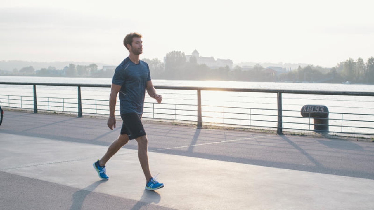 5 BÀI TẬP ĐIỀU TRỊ RỐI LOẠN CƯƠNG DƯƠNG HIỆU QUẢ 6 Đi bộ nhanh hỗ trợ điều trị rối loạn cương dương