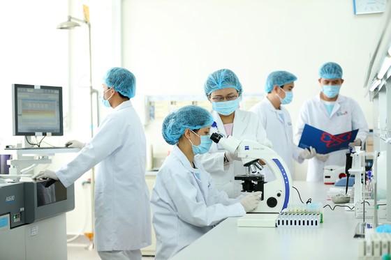 CÓ NÊN ĐI KHÁM PHỤ KHOA KHI ĐANG HÀNH KINH? 2 co nen di kham phu khoa khi dang hanh kinh 2